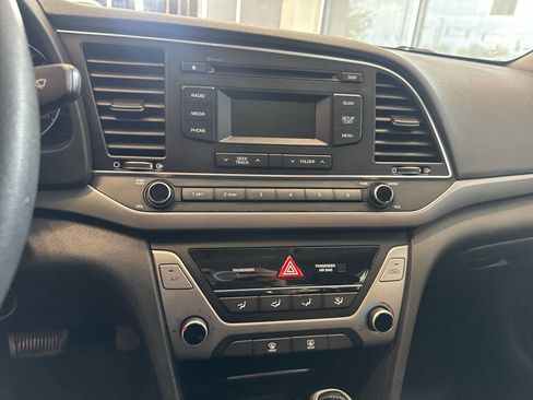 Used 2018 Hyundai Elantra SE image 31