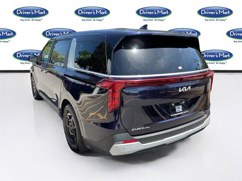 Used 2025 Kia Carnival FWD image 5