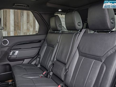 Used 2019 Land Rover Discovery SE image 25