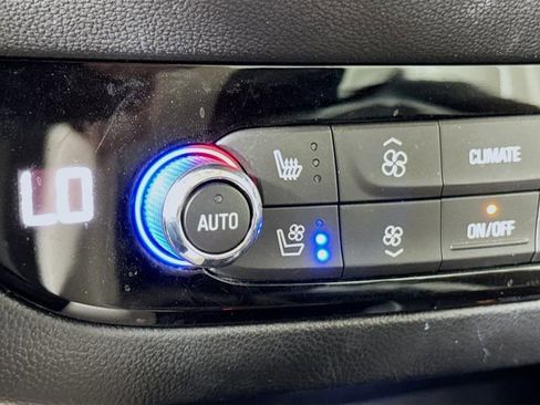 Used 2022 Buick Enclave Avenir w/ Avenir Technology Package image 19