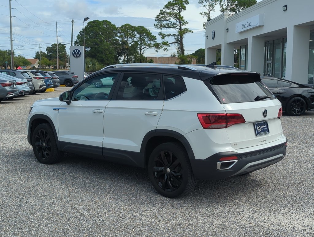 Used 2023 Volkswagen Taos SE w/ Panoramic Sunroof Package FWD image 5