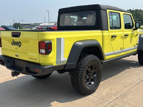 Used 2023 Jeep Gladiator Sport w/ Off Road Group image 9
