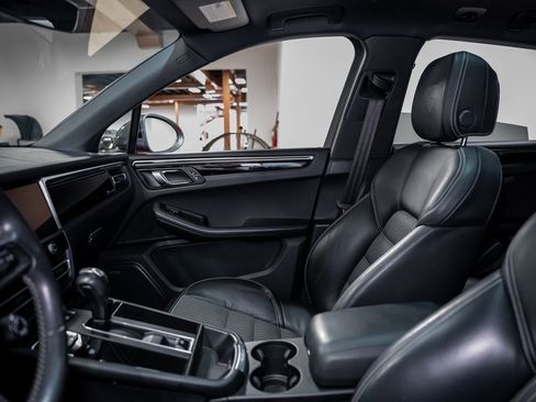 Used 2023 Porsche Macan T image 60