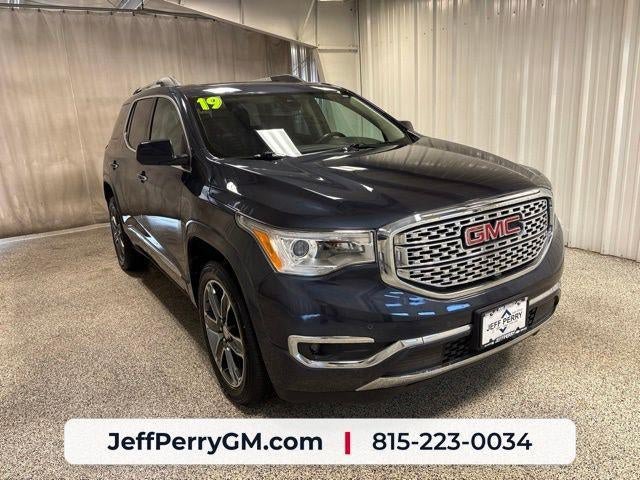 Used 2019 GMC Acadia Denali w/ Technology Package AWD/4WD image 2