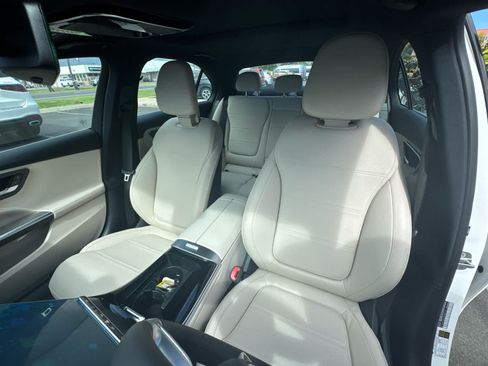Used 2025 Mercedes-Benz C 300 Sedan image 9