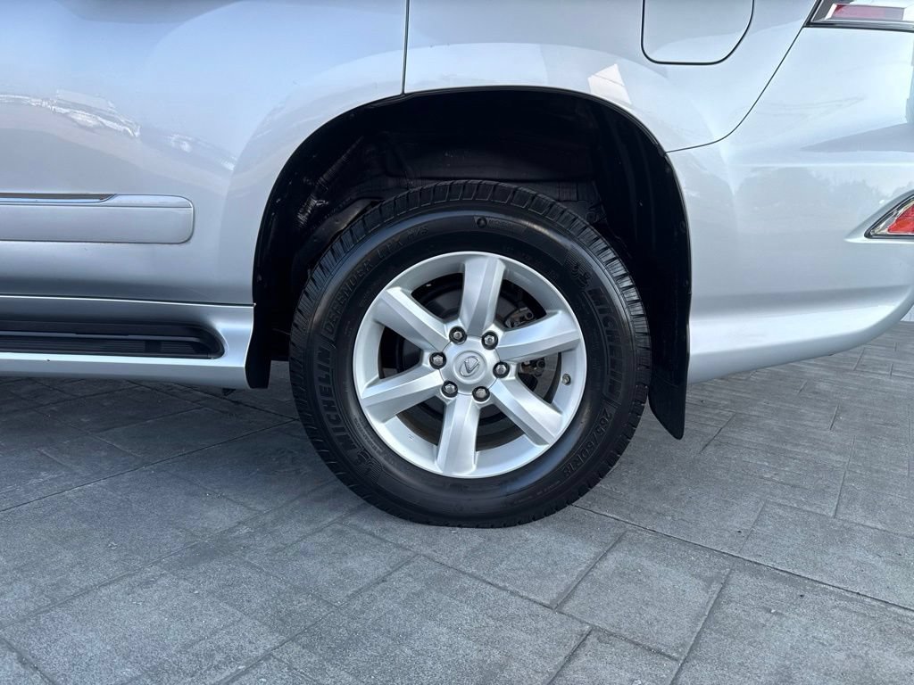 Used 2019 Lexus GX 460 w/ Navigation Package AWD/4WD image 16