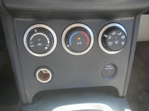 Used 2014 Nissan Rogue S AWD/4WD image 24