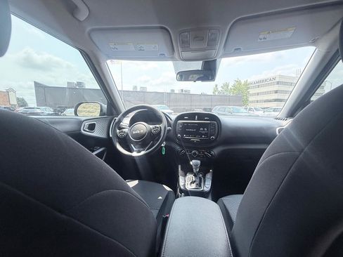 Used 2025 Kia Soul LX FWD image 13
