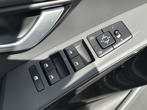 Certified 2025 Kia Niro EX FWD image 22