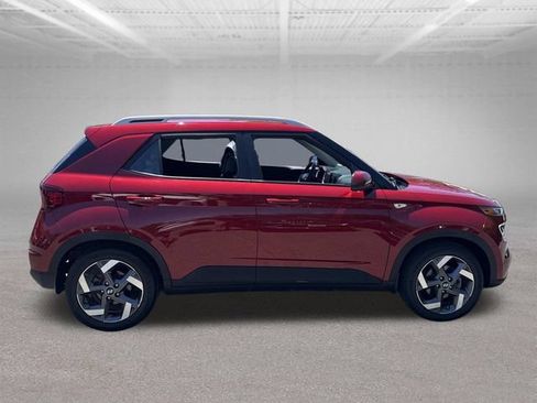 Used 2024 Hyundai Venue Limited FWD image 5