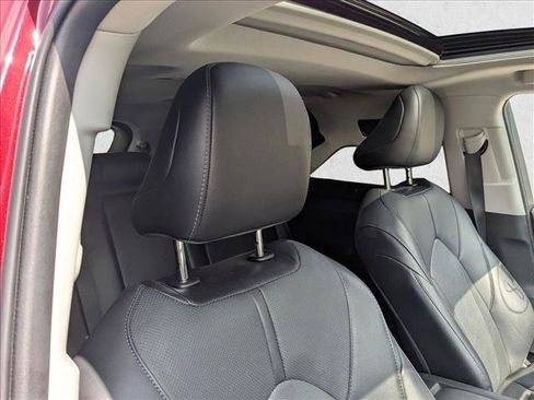 Used 2023 Toyota Highlander Limited FWD image 17