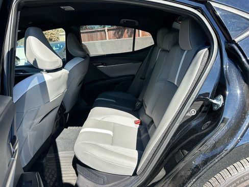 Used 2025 Toyota Camry SE image 8