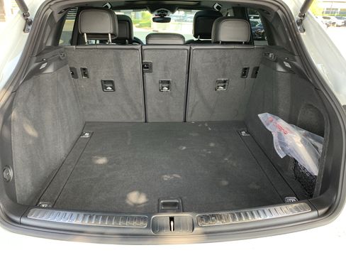 Used 2025 Porsche Macan AWD/4WD image 34