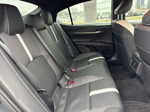 Used 2025 Toyota Camry SE image 14