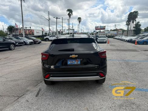 Used 2025 Chevrolet Trax LT FWD image 15