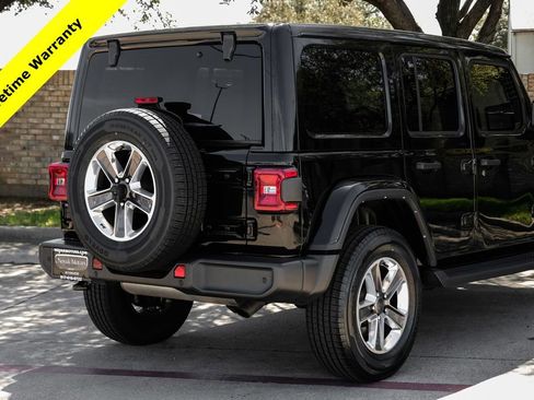 Used 2022 Jeep Wrangler Unlimited Sahara w/ Cold Weather Group image 17