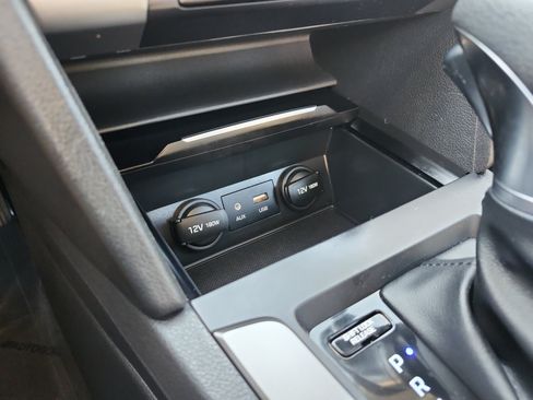 Used 2018 Hyundai Elantra SEL FWD image 18