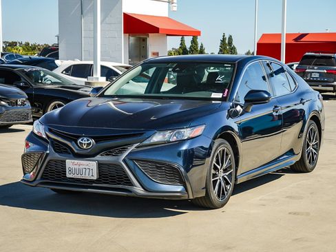 Used 2021 Toyota Camry SE w/ Carpet Mat Package (TMS) FWD image 3
