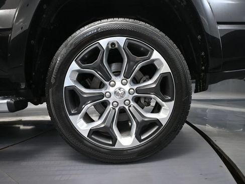 Used 2022 RAM 1500 Limited w/ Body-Colour Bumper Group AWD/4WD image 14