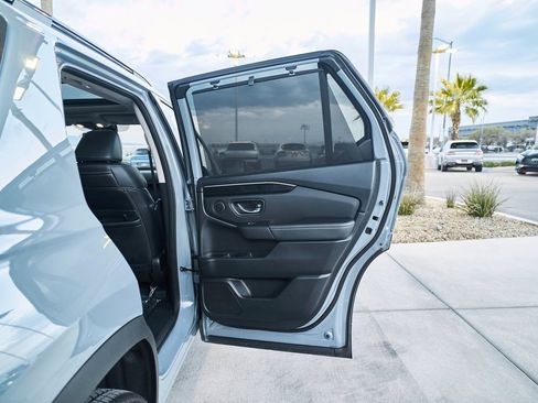 Used 2023 Honda Pilot Elite image 12