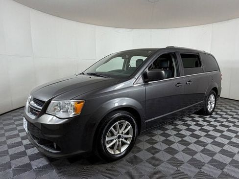 Used 2019 Dodge Grand Caravan SXT FWD image 2
