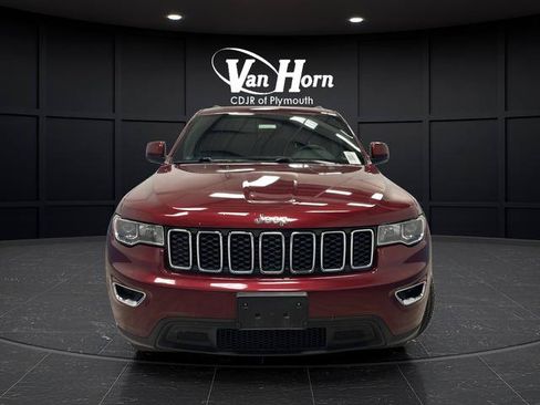 Used 2019 Jeep Grand Cherokee Laredo AWD/4WD image 2