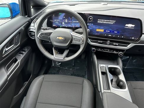 New 2026 Chevrolet Equinox EV LT image 17