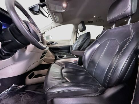 Used 2022 Chrysler Pacifica Touring-L FWD image 22