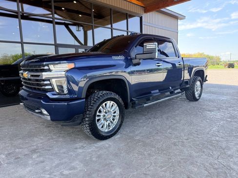 Used 2022 Chevrolet Silverado 2500 High Country w/ Safety Package II AWD/4WD image 2