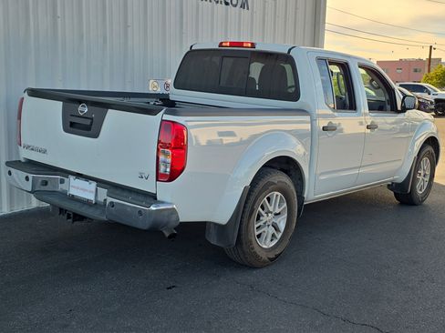 Used 2020 Nissan Frontier SV image 6