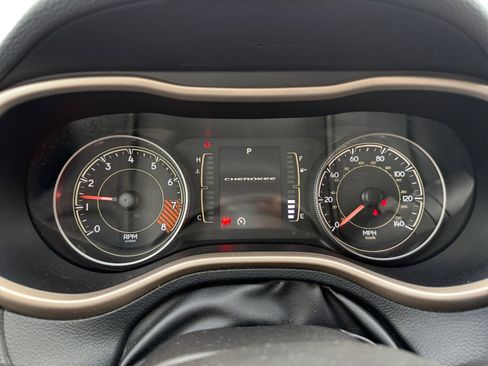 Used 2014 Jeep Cherokee Latitude w/ Comfort/Convenience Group image 11