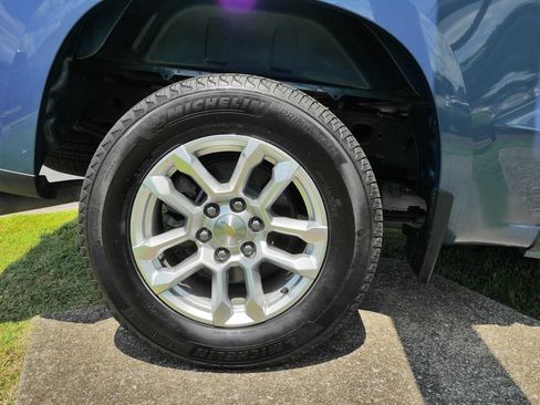 Used 2024 Chevrolet Silverado 1500 LT AWD/4WD image 9
