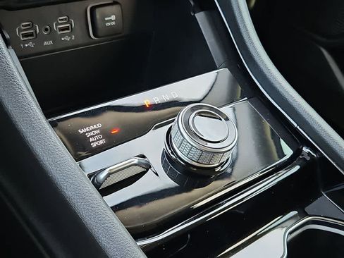 Used 2023 Jeep Grand Cherokee L Limited w/ Black Appearance Package image 32