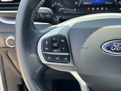Used 2022 Ford Explorer XLT w/ Equipment Group 202A RWD image 19