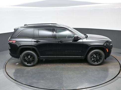 New 2026 Jeep Grand Cherokee Altitude image 23