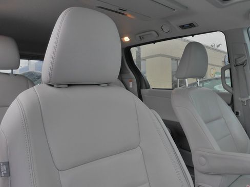 Used 2020 Toyota Sienna XLE Premium image 13