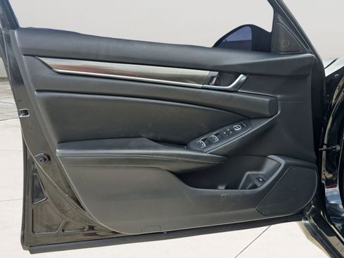 Used 2019 Honda Accord Sport image 11