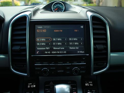 Used 2014 Porsche Cayenne GTS AWD/4WD image 16