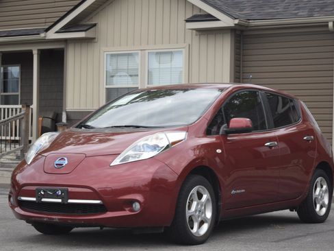 Used 2012 Nissan Leaf SL FWD image 2