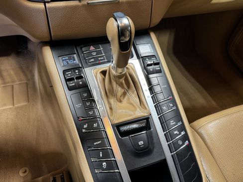 Used 2016 Porsche Macan Turbo image 33