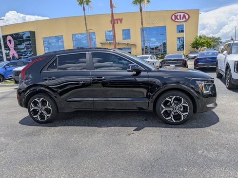 Used 2025 Kia Niro EX Touring FWD image 6