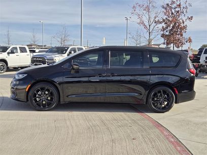 New 2026 Chrysler Pacifica Limited w/ S Appearance Package