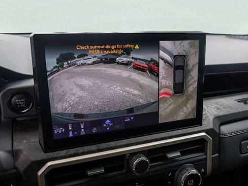 Used 2024 Toyota Tacoma Limited w/ Limited Package (LT) AWD/4WD image 20