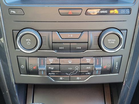 Used 2019 Ford Explorer XLT w/ Equipment Group 202A image 36