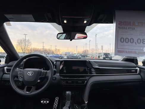 Used 2025 Toyota Camry SE image 10
