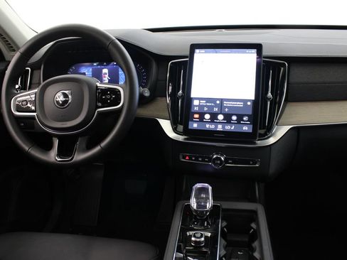 Certified 2025 Volvo XC90 B6 Plus AWD/4WD image 9