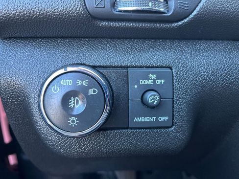 Used 2017 Chevrolet Traverse LT image 20