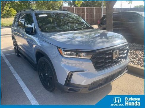Used 2025 Honda Pilot Black Edition image 1