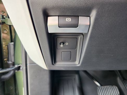 New 2026 Land Rover Defender 110 X-Dynamic SE AWD/4WD image 19