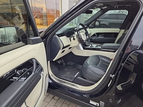 Used 2024 Land Rover Range Rover Long Wheelbase Autobiography image 16
